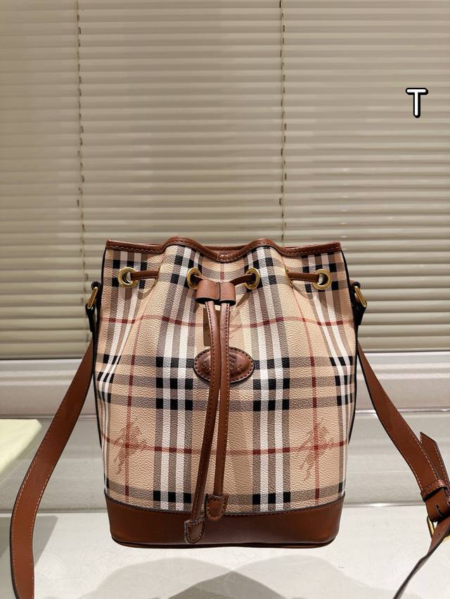Burberry New Style Bucket Bag. Perfect For Daily Use Or Travel, This Bucket Bag