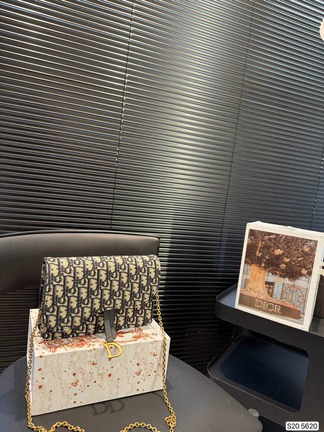 With Airplane-Shaped Folding Box Dior Chain Bag I Love Dior's Classic Pattern Be