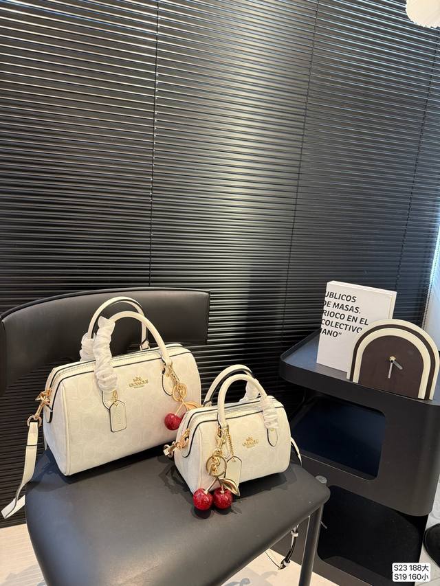 Large Small Comes With Box Coach Pillow Bag Shipping Available Same As Store Lat