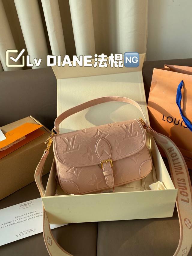 Metal Hardware With A Code-Changing Chip Lv New Diane Baguette Comes With A Leat