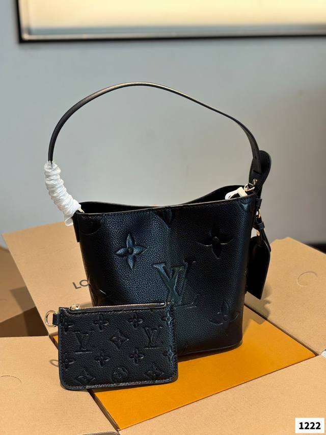 Comes With A Foldable Airplane Box. Blind Guess: This Time, The Dark Horse Of Lv