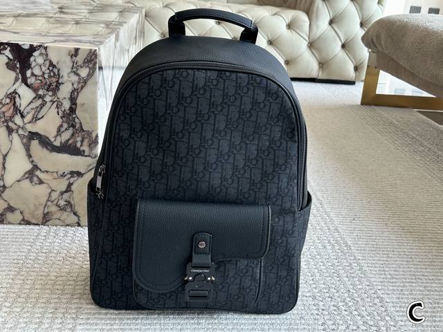 Essential Backpack For The Long Weekend! Size: 32*42 Cm D House Classic Pattern