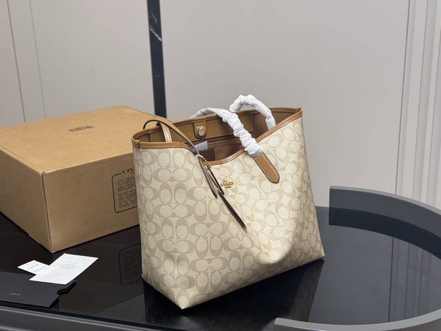 With Airplane Box, Reissue Edition Size: 35 X 27 Cm Coach New Snap-Button Single