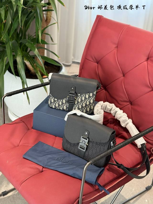 Fabric With Leather Dior's New Men's Saddle Messenger Bag As The First-Ever Fair