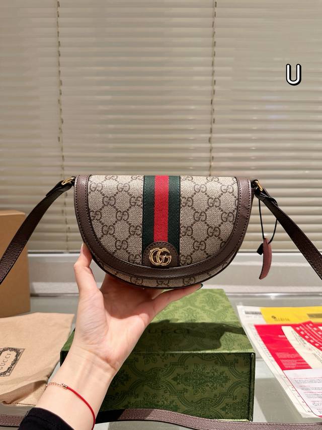 G This Gucci Horsehoe Bag Is Extremely Hard To Find But Incredibly Stylish. The