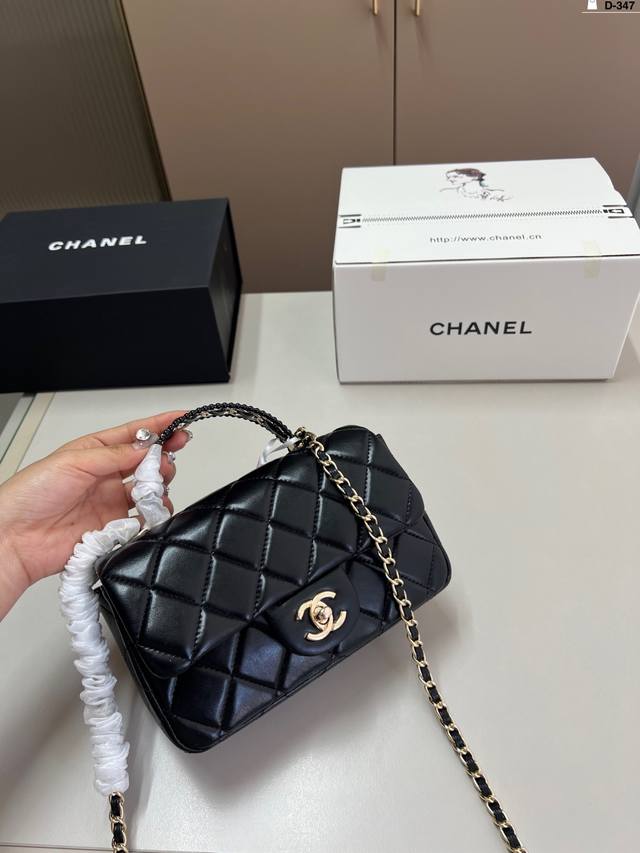 Chanel Chanel Handle Square Fat Bag Can Be Worn Over The Shoulder Or Crossbody,