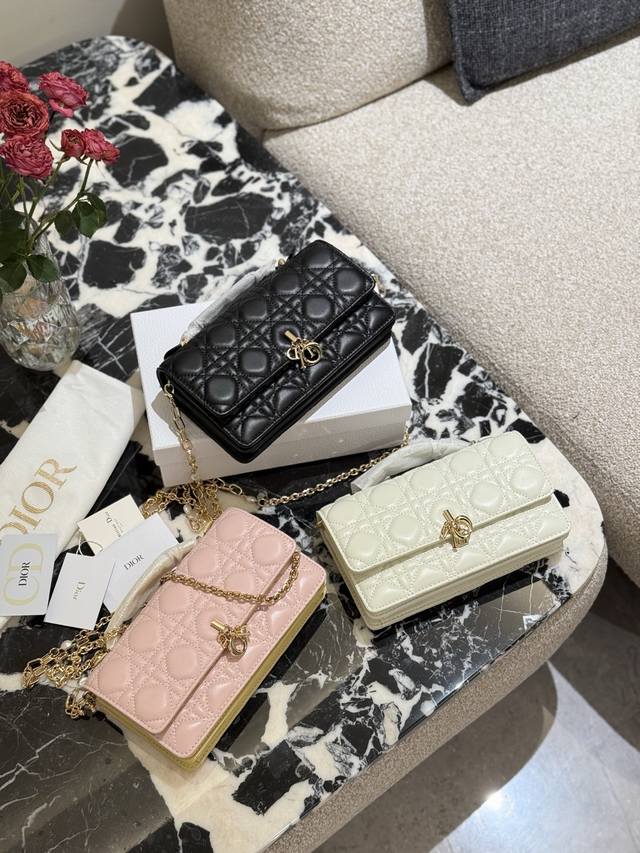 Dior New Woc Lambskin Bag, Phone Case Exquisite Pearl Detailing With A Chain Str