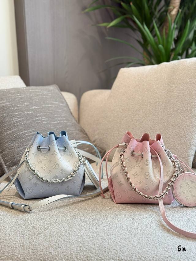 Lv Gradient Perforated Bucket Bag 2-In-1 20