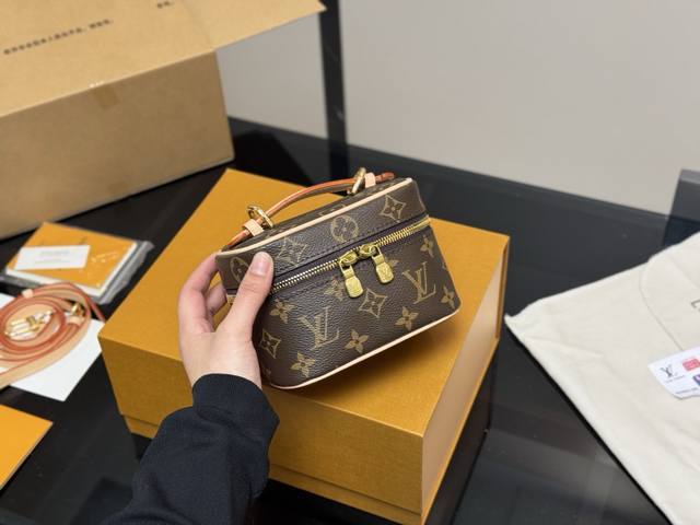 Foldable Gift Box Airplane Box Lv This Season's Makeup Bag Is Highly Favored By