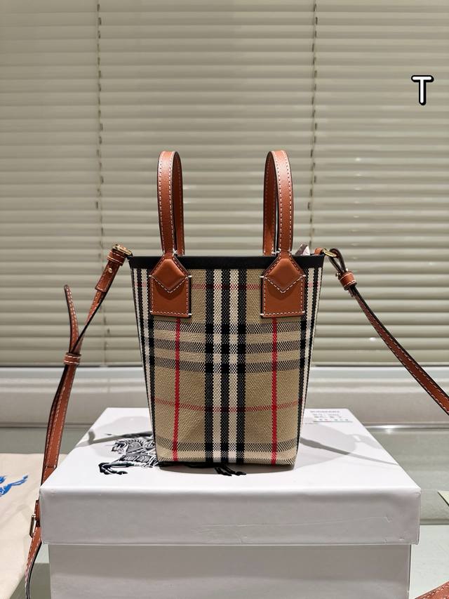 The First Bag Of Autumn Burberry Handbag This Is Truly The Perfect Bag For Autum