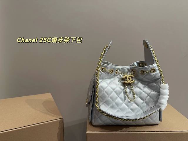 Size 24.22 Chanel 25C Hippie Underarm Bag