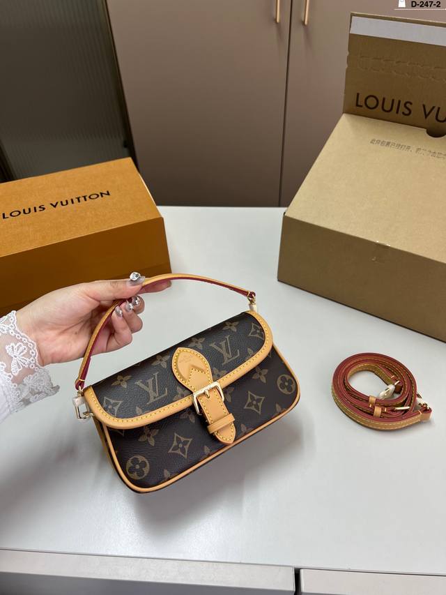 Lv Louis Vuitton French Bag Mini French Bag Is Super Cute. Can Be Carried By Han