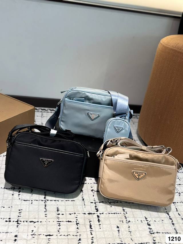 Prada Men's And Women's Bag... The Size Is Just Right! It's Truly A Styling Esse