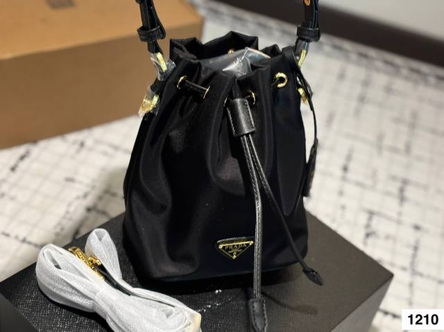 Prada Zz Zz-Style Nylon Chain Bag. The Reason For Its Popularity Is Its Black An