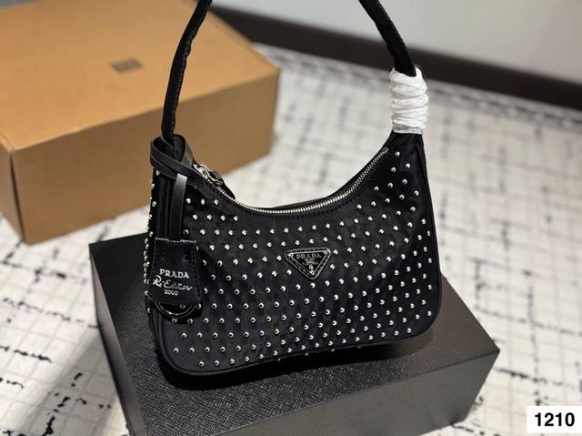 With Box Prada's New Bag Has Amazed Me
