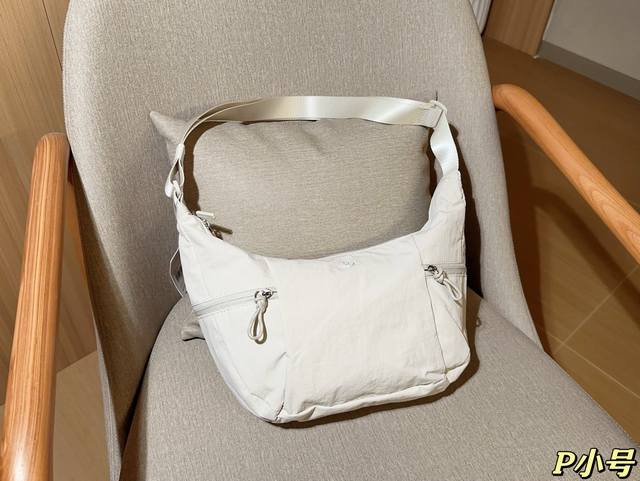 No Box Lululemon Curved Crossbody Bag Unisex Shoulder Bag Dimensions: 27