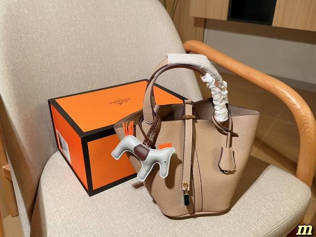 Includes A Scarf And Small Horse Pendant. Color Of The Scarf Is Randomly Selecte