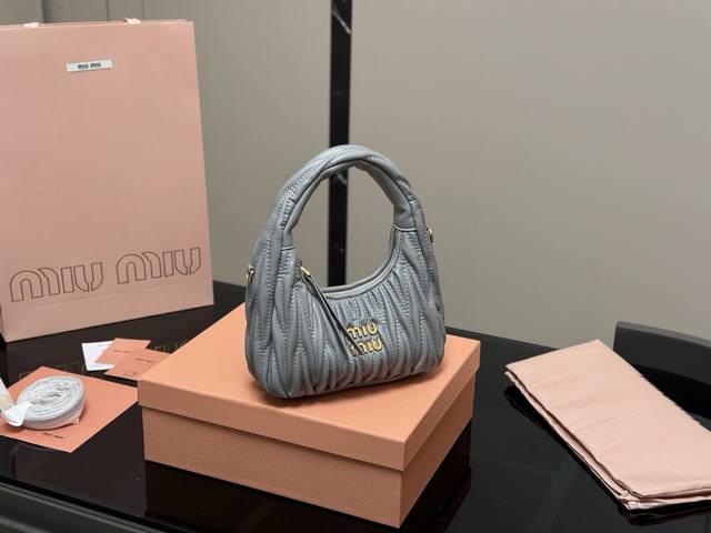 With Box Size: 22 X 11 Cm Sweet And Sassy Miumiu Girl Miumiu Wander Bag Versatil