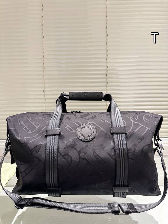 Burberry Classic Travel Bag This Is Truly A Classic Design. The Style You've Bee