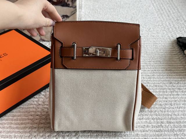 With Box. Dimensions: 25 X 20 Cm. Herm