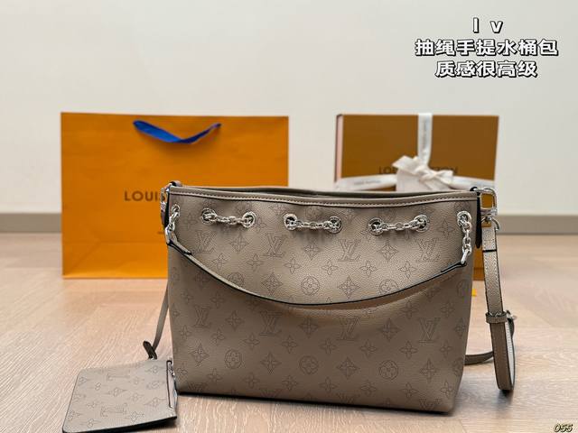 Lv Drawstring Handle Bucket Bag The Texture Is Very Luxurious. Perfect For Every