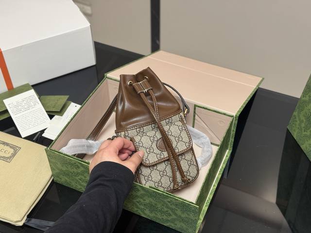 Comes With A Folding Box And Airplane Box Dimensions: 12.23 Cm Gucci Bucket Bag