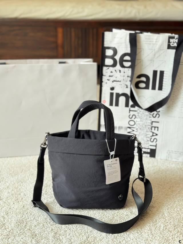 Original Fabric Lulu Unisex Travel Outdoor Portable Ultra-Light Handbag. The Out