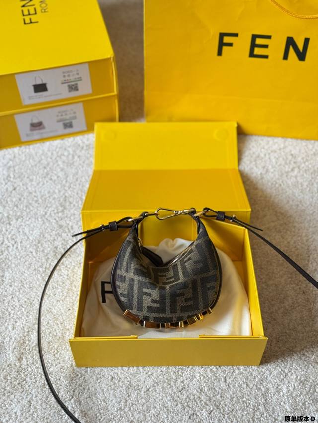 Fendi's New Denim-Inspired Crescent Bag Is So Retro! The Medium-Sized Fendi Cres