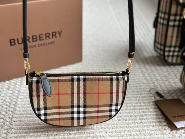 Mahjong Bag Enthusiasts Must See This Burberry Underarm Bag. Previously Worn By
