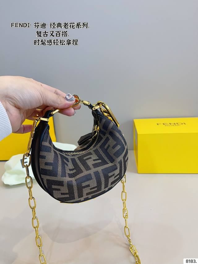 With Gift Box Fendi Crescent Bag This Ultra-Chic Wrist Bag Is All You Need To Lo