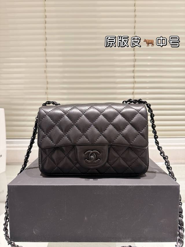 Top-Grain Leather Chanel 25P Black Label Cf A Classic And Timeless Design That N