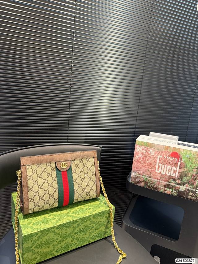 Comes With A Foldable Airplane-Style Box Gucci Cool Classic Monogram Clutch Cele