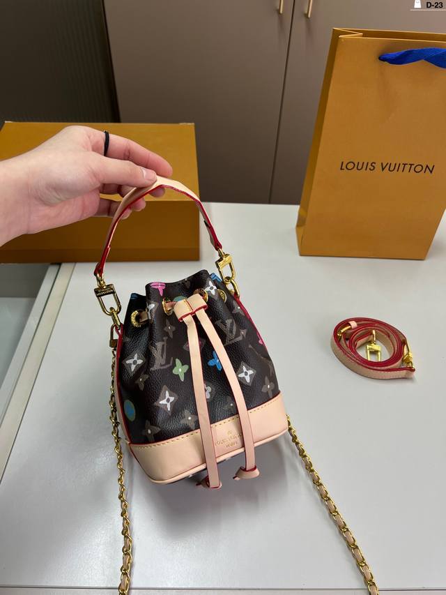 Lv Bucket Bag The Texture Is Absolutely Stunning When Worn. Perfect For Everyday