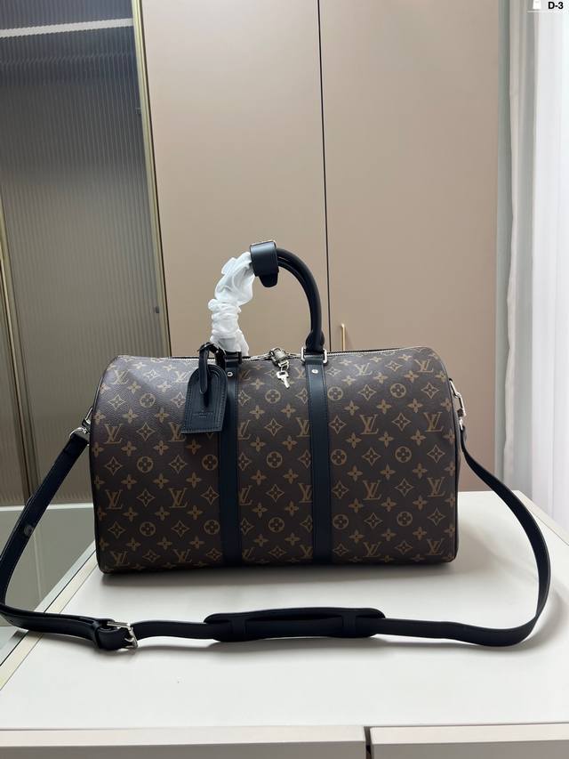 Chip Version Lv Travel Bag A Stylish And Spacious Travel Bag Classic Design, Ele