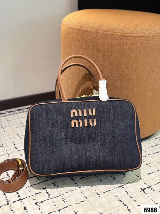 Miu Miu Camera Bag High-Quality Feel Super Spacious And Durable Perfect For Ever