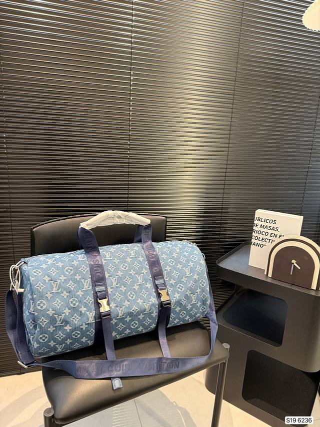 Lv Denim Travel Bag! Features An Enormous Capacity! Made From This Year's Hottes