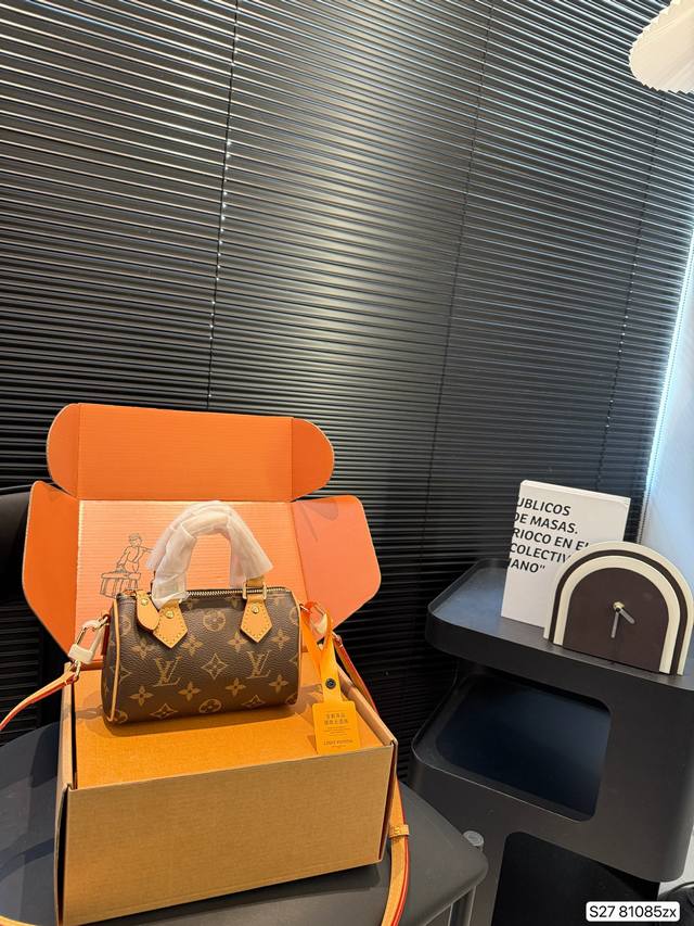 With Airplane Box And Foldable Case, Authentic Replica, All-Steel Hardware. Lv M