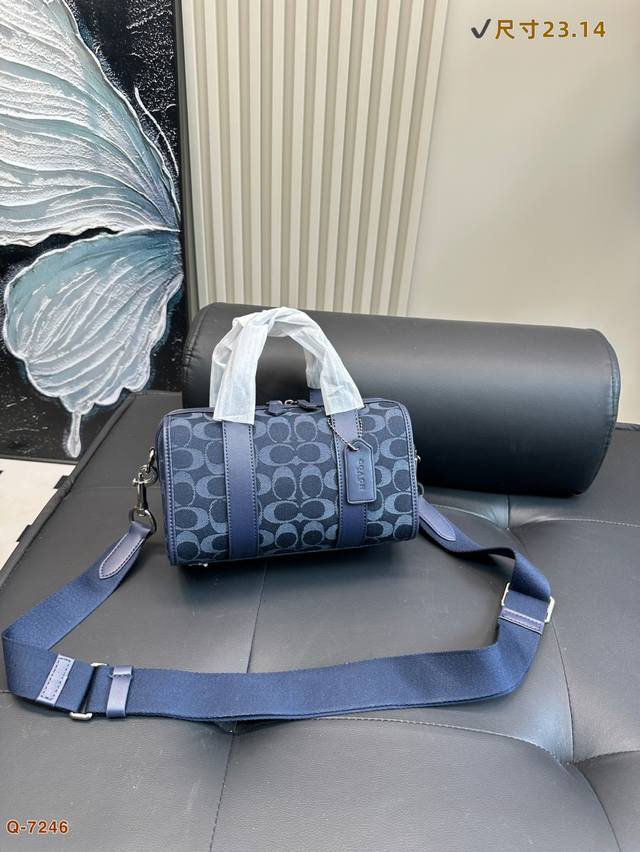 Coach Boston Pillow Bag Classic Design, Fashionable And Versatile Ample Capacity