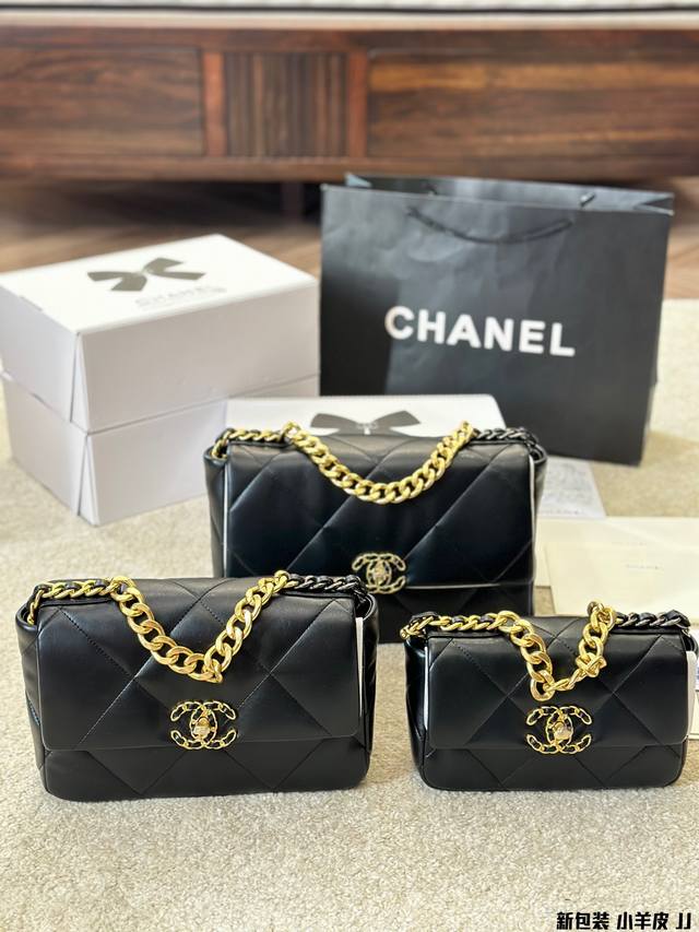 New Packaging Lambskin The Perfect Accessory To Complement Any Outfit, Never Goe