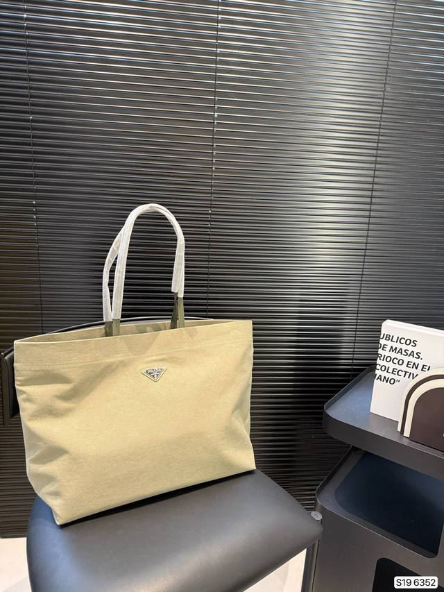 Prada Denim Tote Bag Ample Capacity With A Convenient Large Opening Soft Fabric