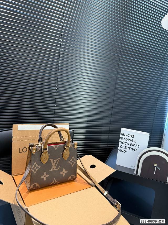 Small Size With Foldable Plane Box Lv Tote Chip Version This Ultra-Popular Tote