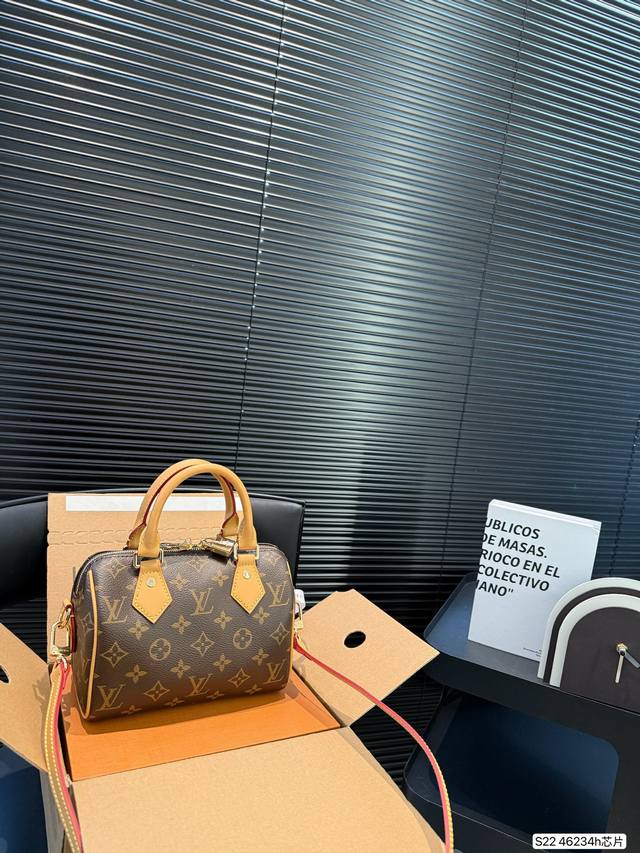 Airplane-Shaped Folding Box Chip Version Lv Speedy Pillow Bag Global Bestseller