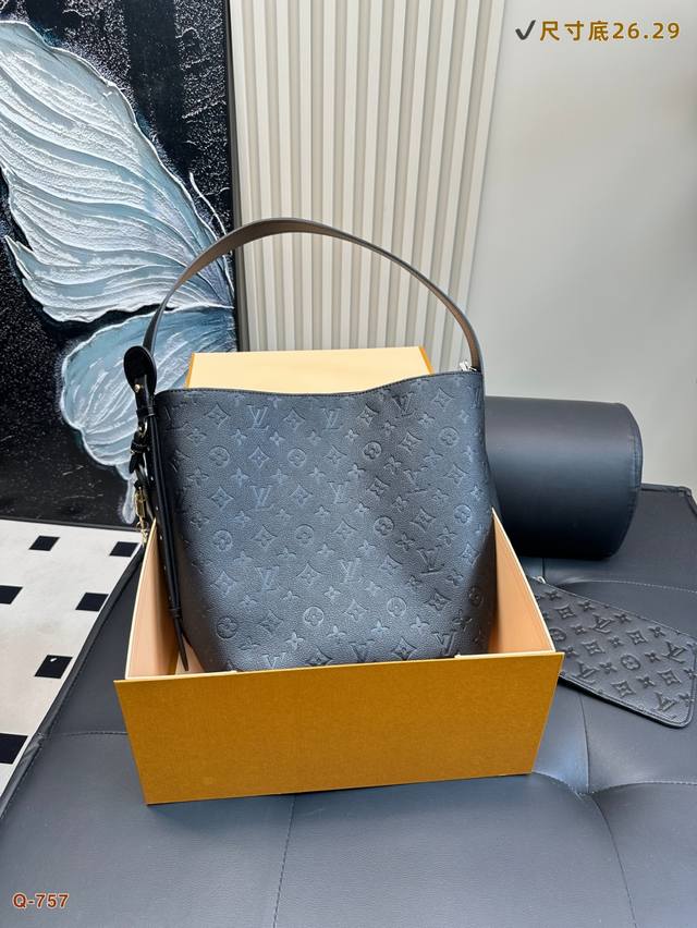 Full Set Gift Box Lv Embossed Bucket Bag In Leather With Lining And Chip Version