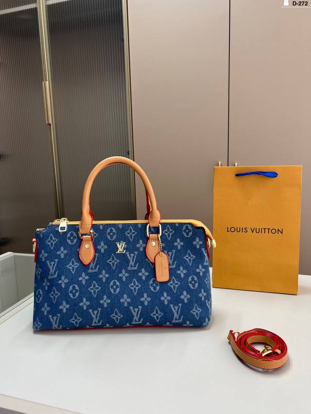 Louis Vuitton Handbag The Texture Is Absolutely Amazing! Perfect For Everyday Sh