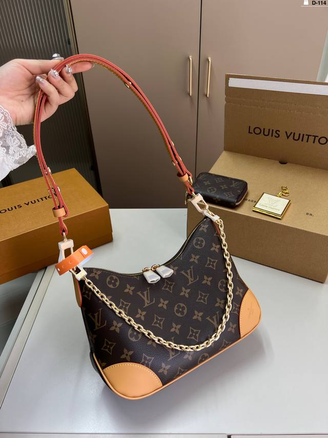 Comes With A Card Holder And Small Mirror. Lv Latest Horn-Shaped Bag. Vintage Cl