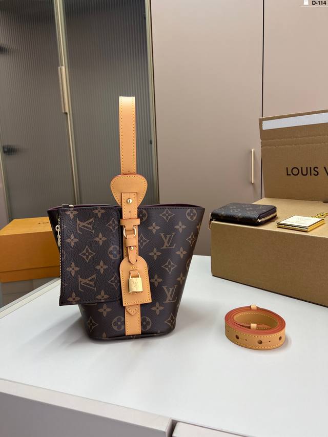 With Card Holder And Small Mirror Decorative Lock Without Key Louis Vuitton Vint
