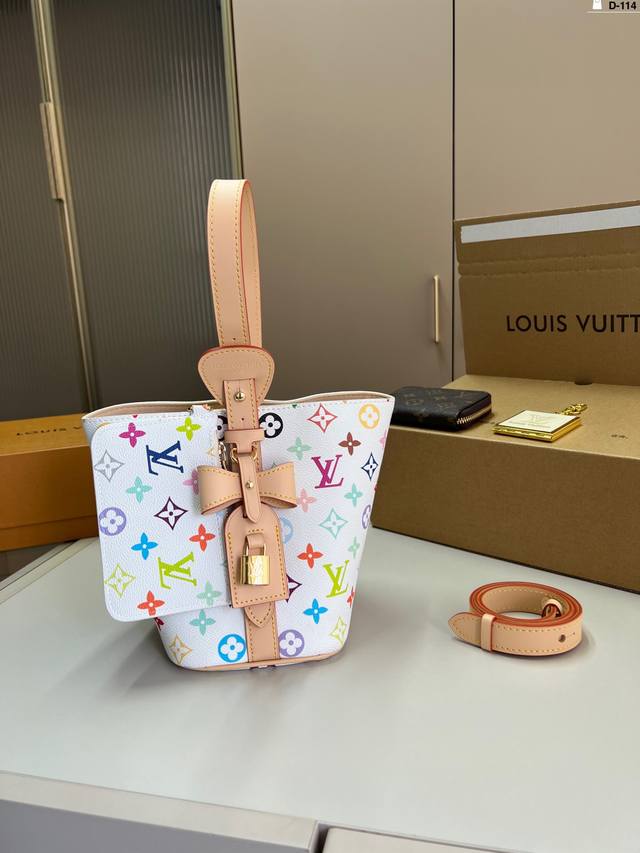 With Card Holder And Small Mirror Decorative Lock Without Key Lv Louis Vuitton V