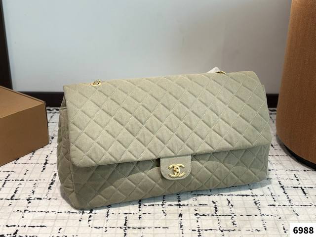 Chanel Denim Style Classic Denim Paired With A Vintage Finish, Looks So High-Qua