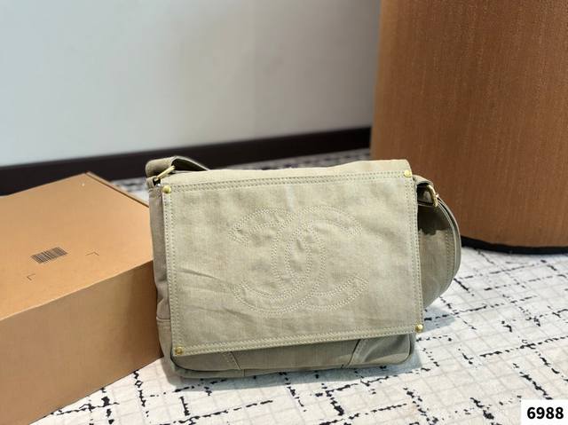 Little Chanel Canvas Style The Classic Canvas Design With A Vintage Finish Looks