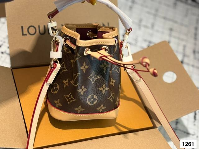 Double Box 2025 Handheld Premium Grade Lv Mini Bucket Bag! A Must-Have Item! The